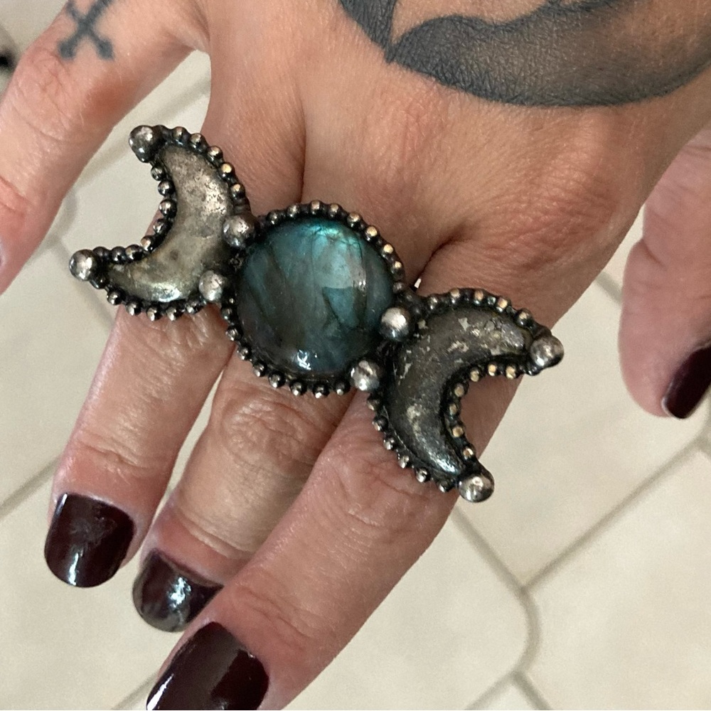 Natural blue iridescent labradorite gemstone triple moon adjustable ring - Picture 5 of 15